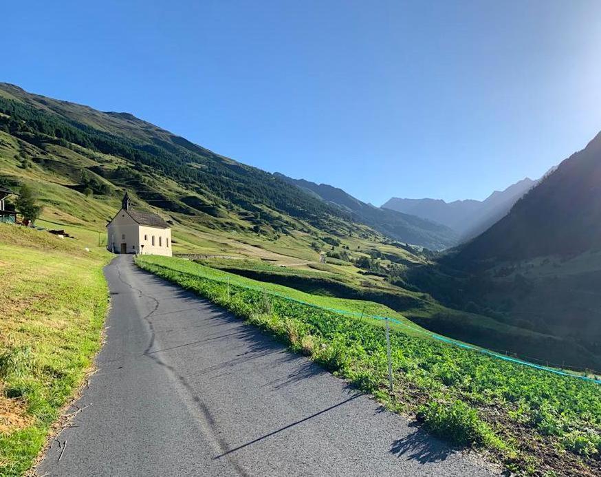 Appartments Bergluft Malles Venosta Bagian luar foto
