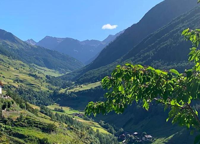 Appartments Bergluft Malles Venosta Bagian luar foto